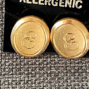 Oval engraved earrings